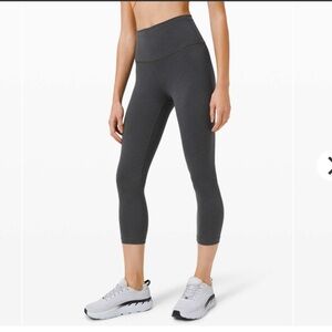 Lululemon Wunder Train High-Rise
Crop 21"